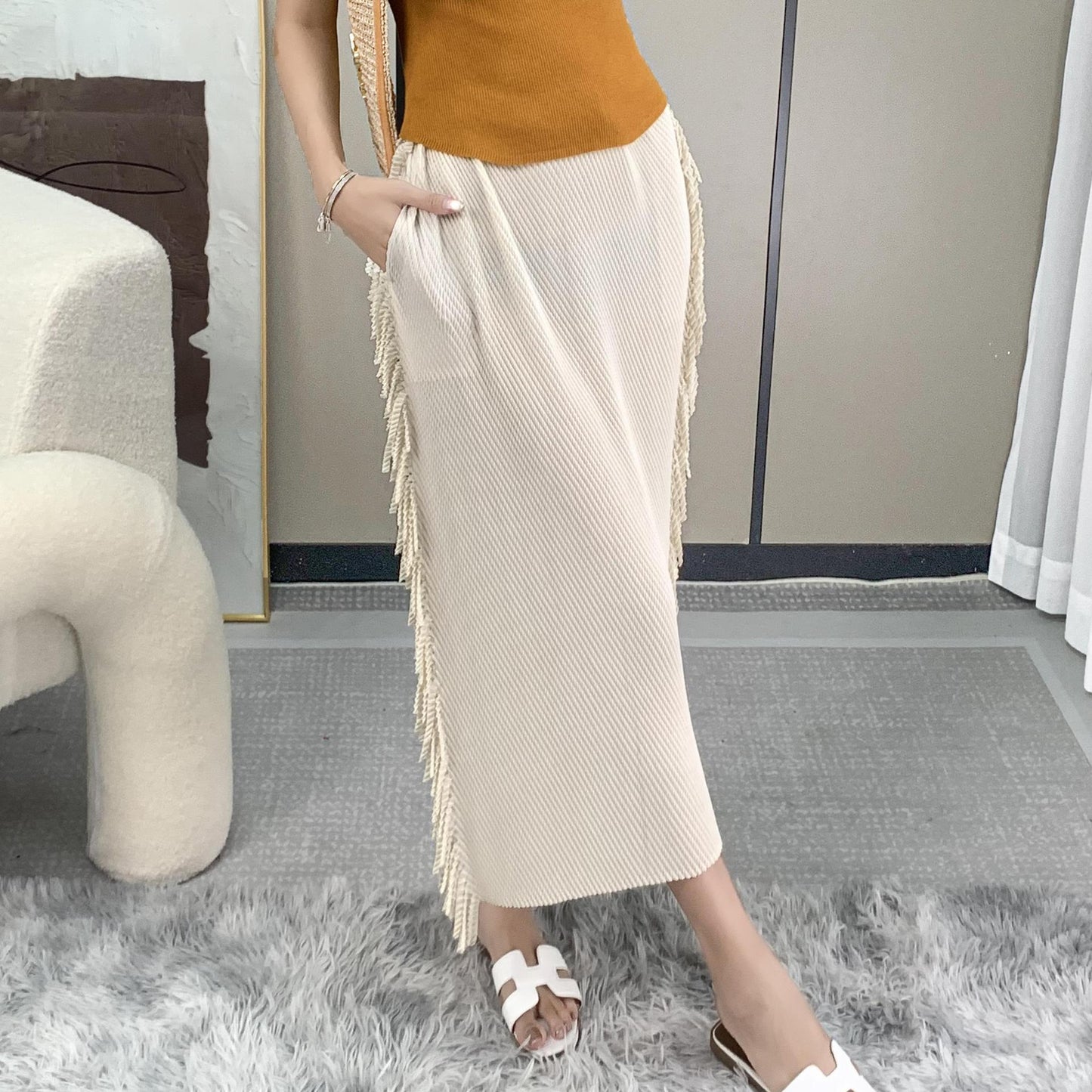 Tassel Knitted Half length Skirt for Women Autumn/Winter, pleated mid length, A-line temperament, hip hugging long skirt