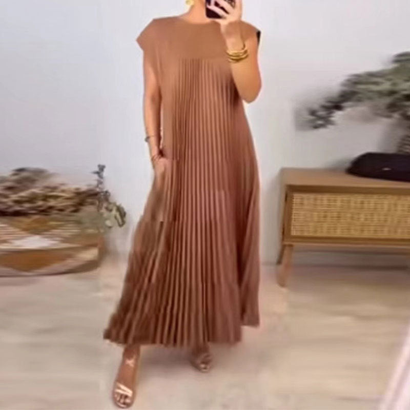 Fashionable round neck sleeveless pleated long dress